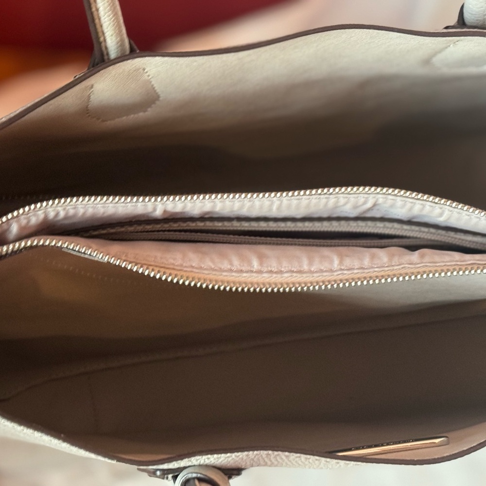 Micheal Kors Purse - Picture 11 of 11